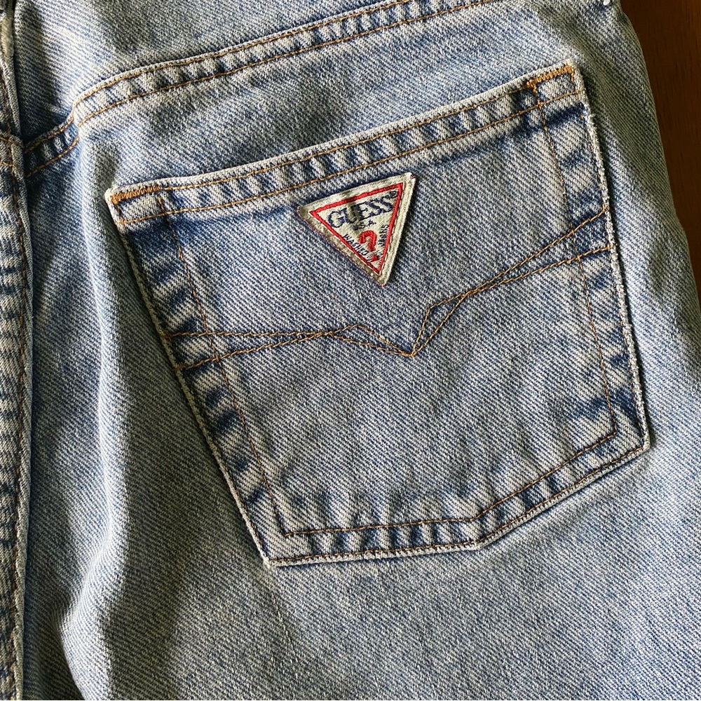 GUESS jean shorts - size 28